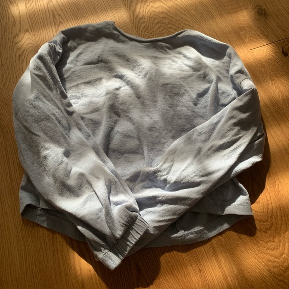 Selling a designed cropped baby blue sweater!! Brand: Zara Size: 11-12 152cm. :) - Picture 2 of 2